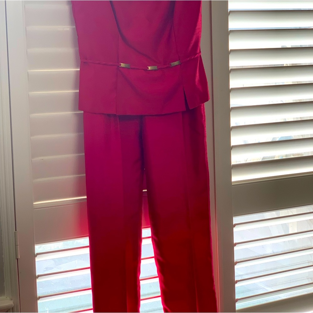 Ladies Fuchsia matching slacks and sleeveless top